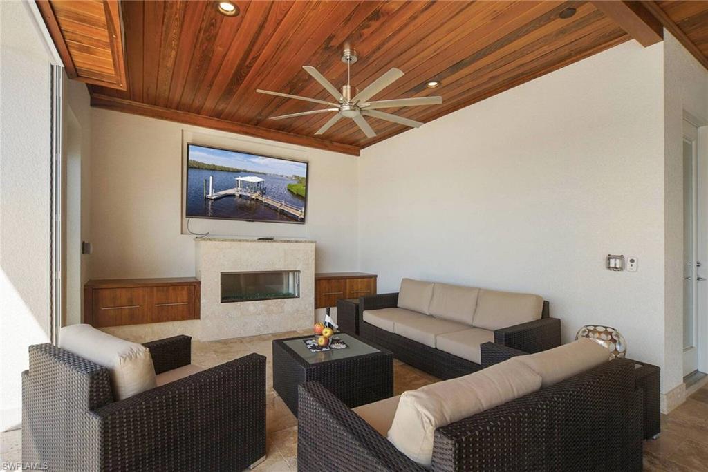 TOWN AND RIVER - Residential