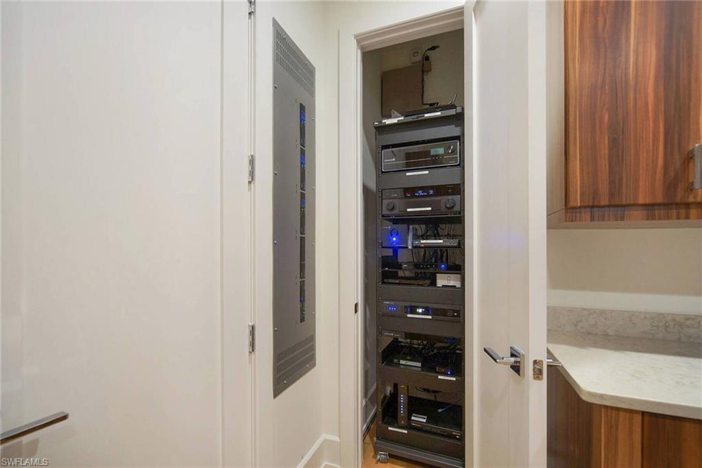 TOWN AND RIVER - Residential