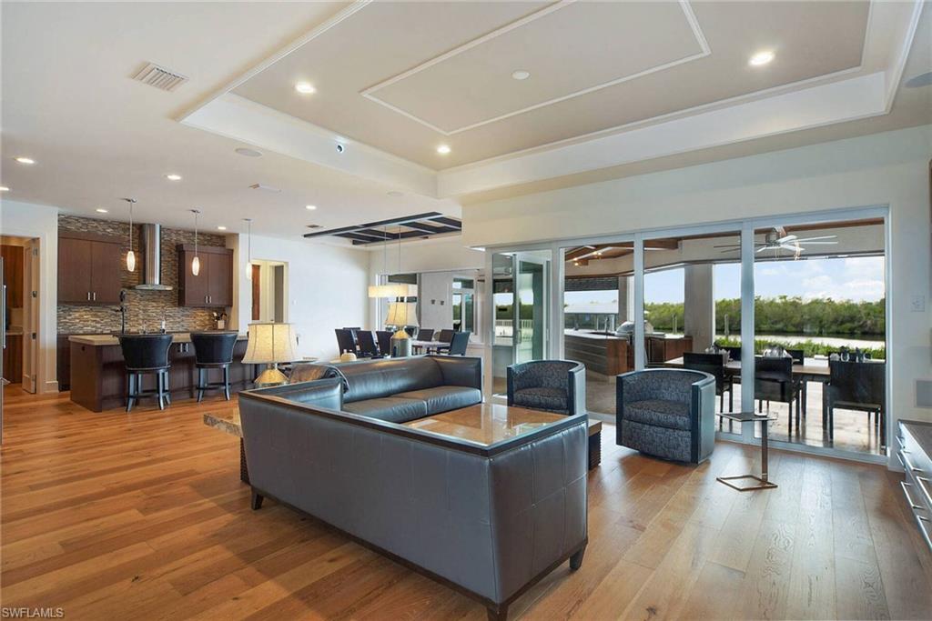 TOWN AND RIVER - Residential