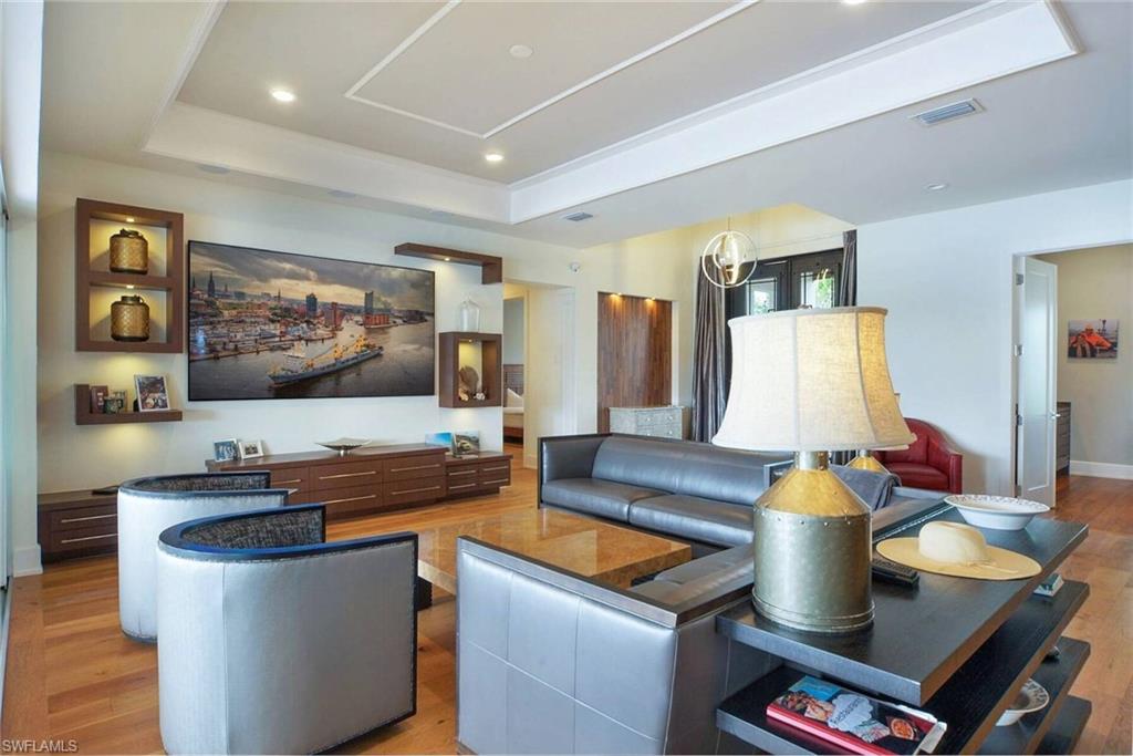 TOWN AND RIVER - Residential