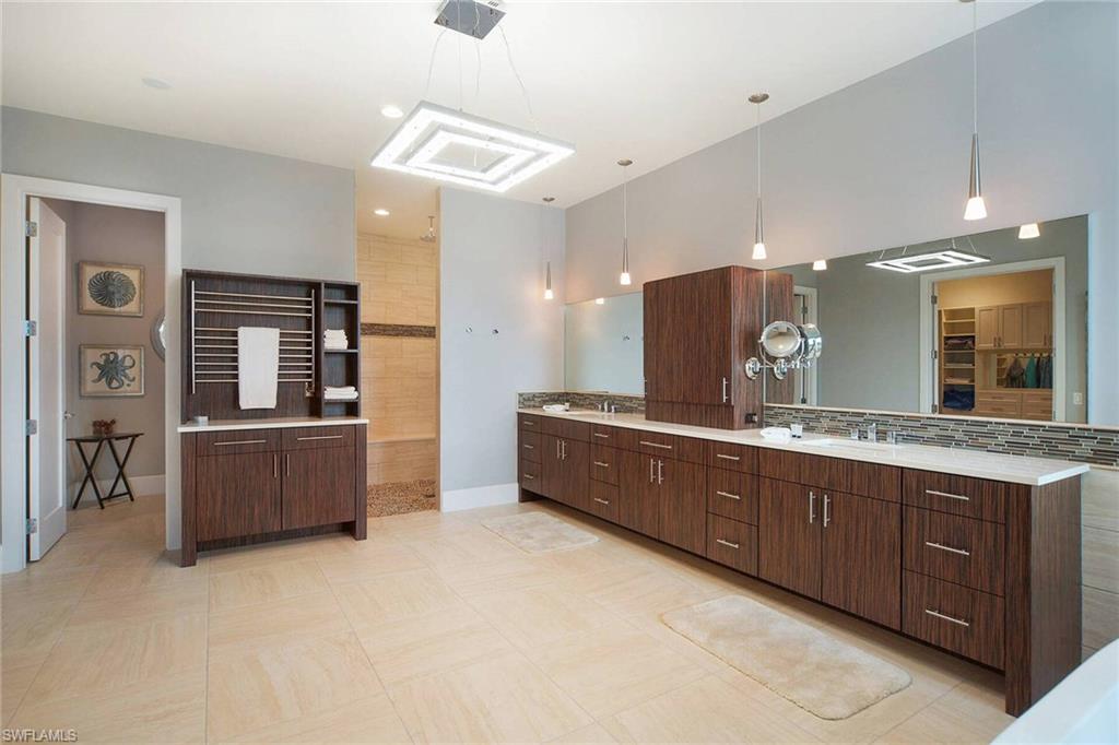 TOWN AND RIVER - Residential