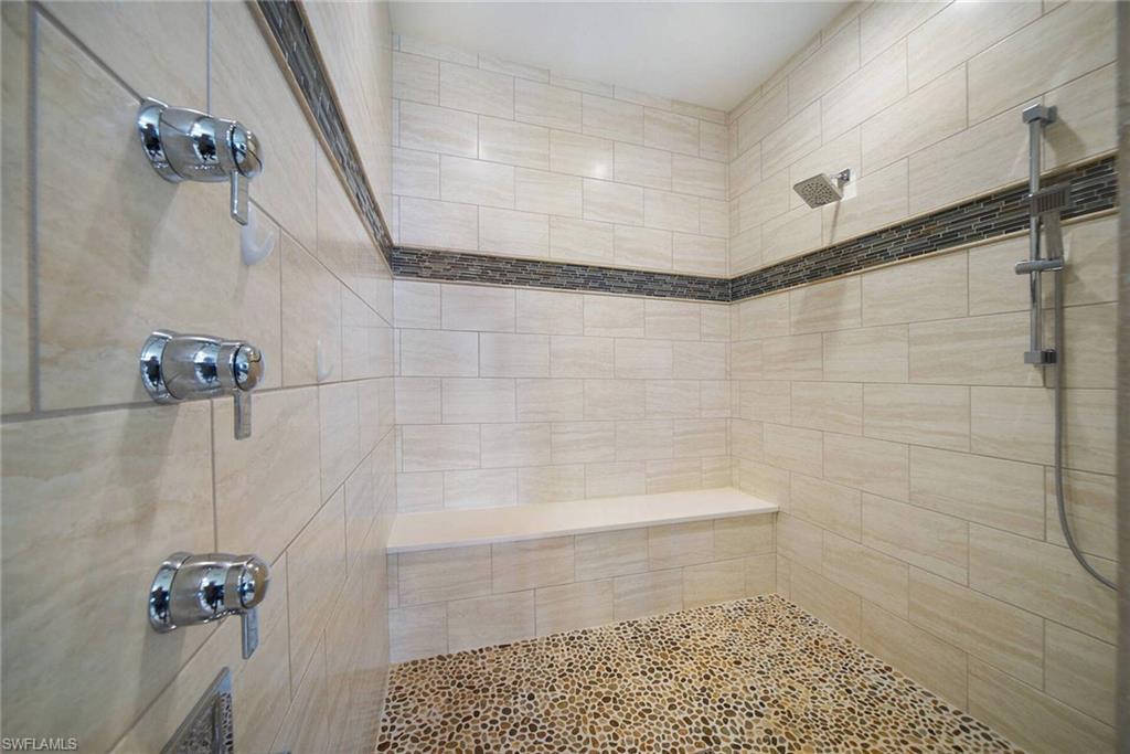 TOWN AND RIVER - Residential