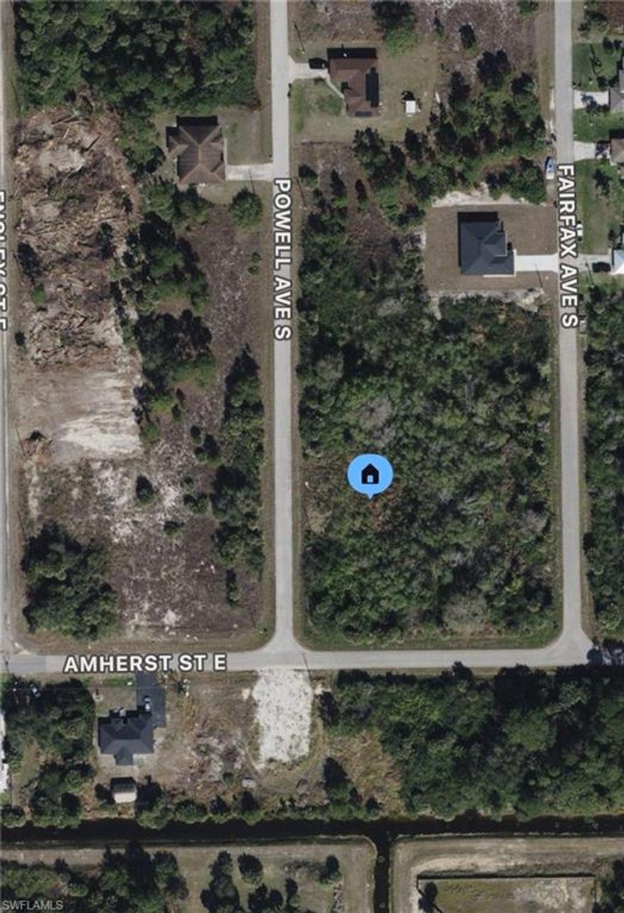 Excellent opportunity! Vacant lot in Lehigh Acres, FL! Paved road and electric at the curb! Hablo Español!