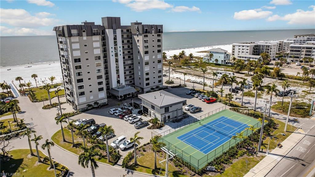 CAPER BEACH CLUB - Residential