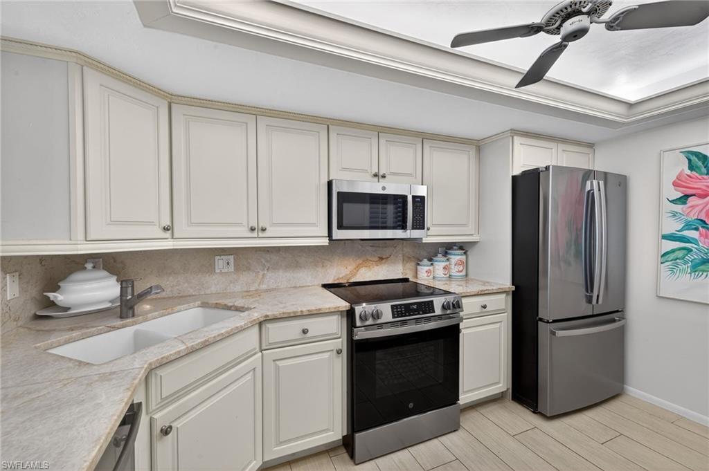 CAPER BEACH CLUB - Residential