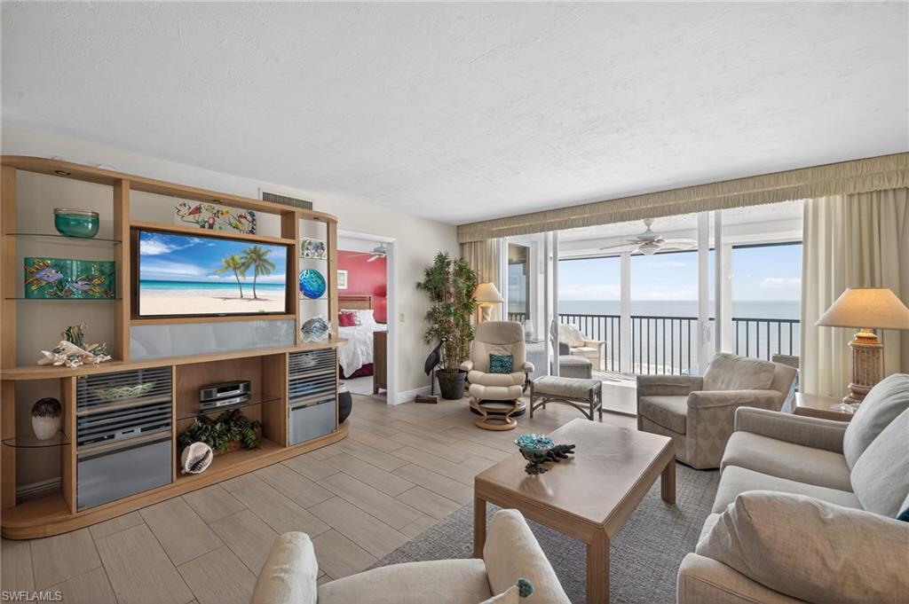 CAPER BEACH CLUB - Residential