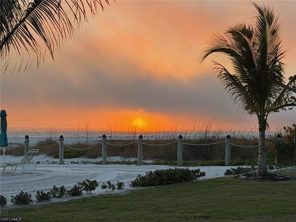 CAPER BEACH CLUB - Residential