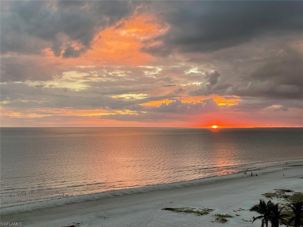 CAPER BEACH CLUB - Residential