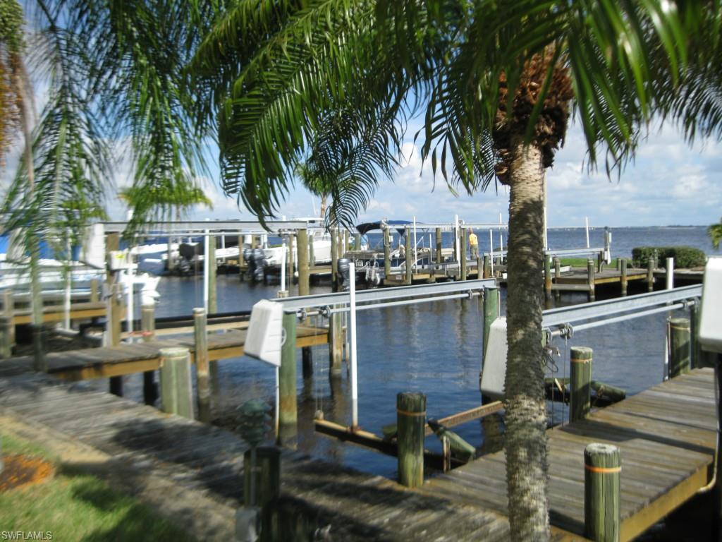 RIVERS CONDO - Residential