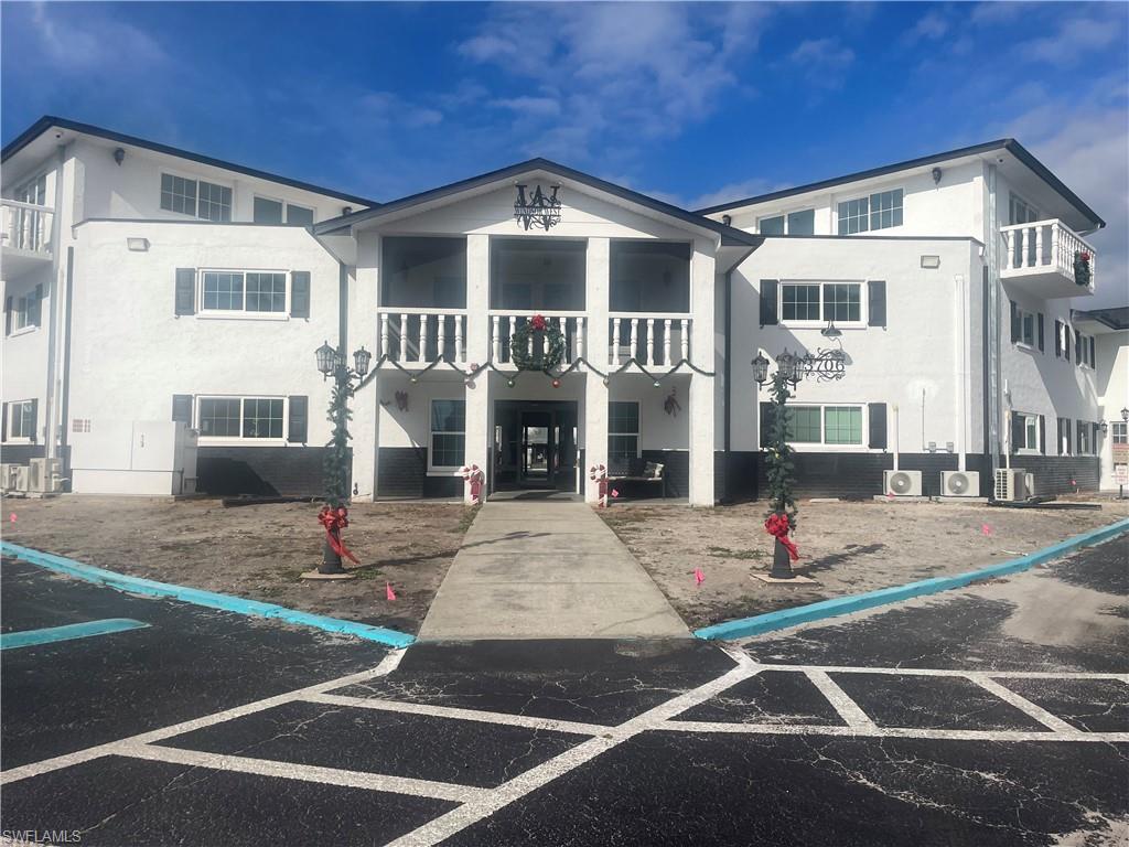 WINDSOR WEST - Residential