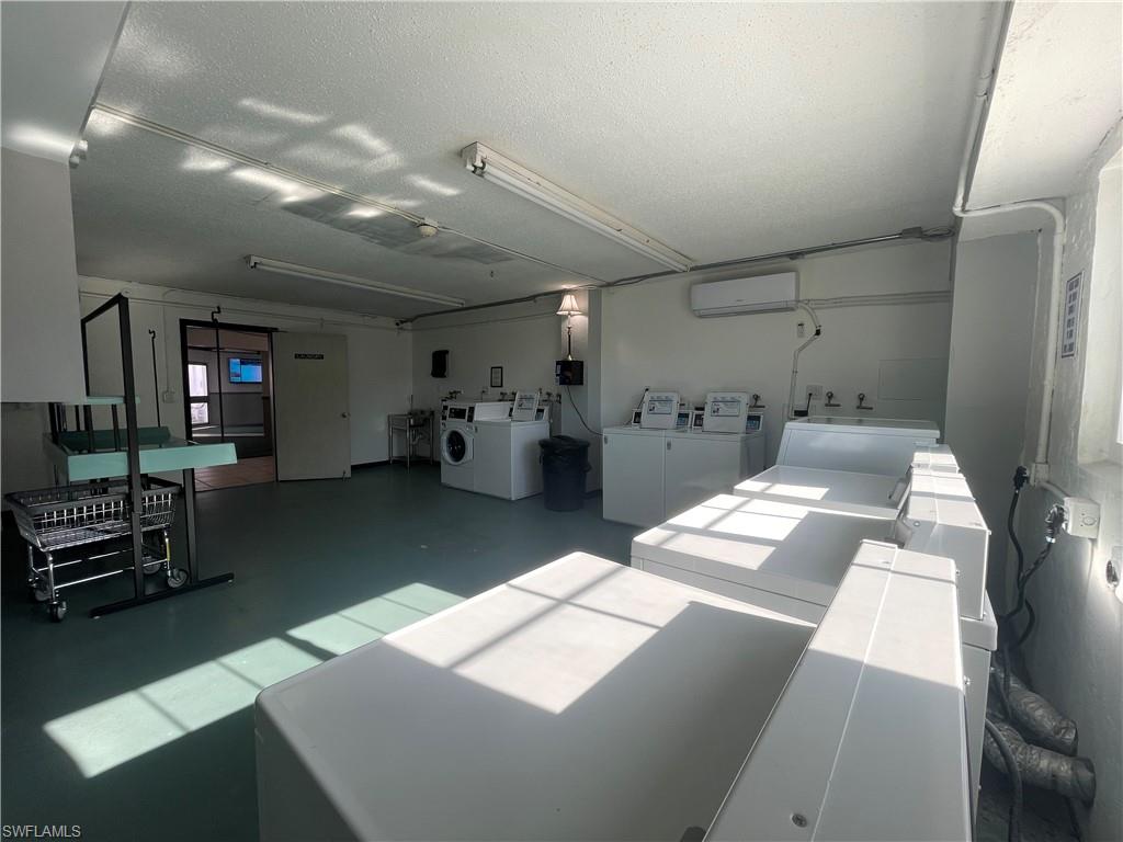 WINDSOR WEST - Residential