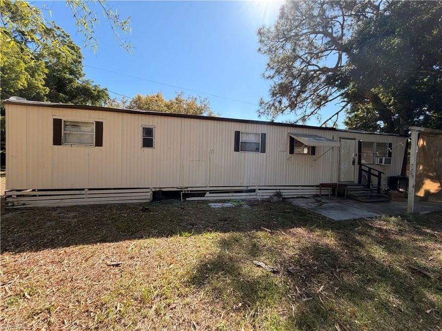 2 Bedroom 1 Bathroom Mobile home for rent in North Fort Myers!!
$850 month + $850 Security req'd to move in. SMOKING PROHIBITED. Water on well. Landscaping and electricity is the tenants responsibility. Pets allowed under 30 pounds max of 2 with a $50 monthly pet rent per pet.

"EQUAL HOUSING OPPORTUNITY"
