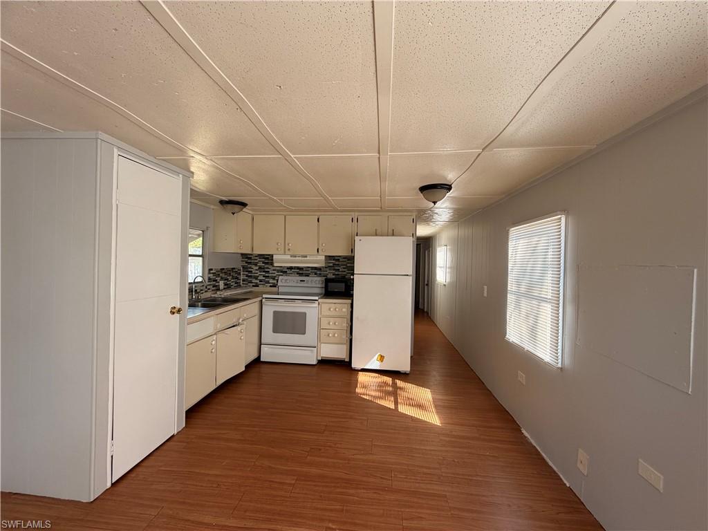 SUNCOAST ESTATES UNREC - Residential Lease