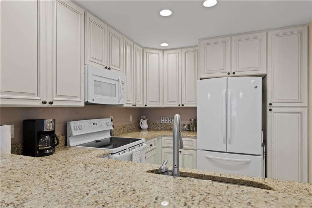 ROYAL WOODS - Residential