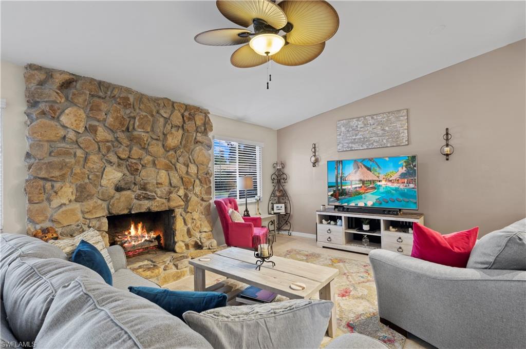 ROYAL WOODS - Residential