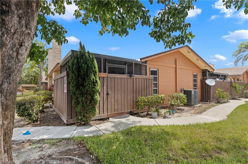 ROYAL WOODS - Residential