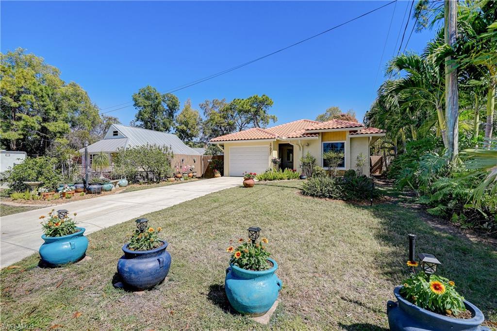 IMPERIAL SHORES - Residential