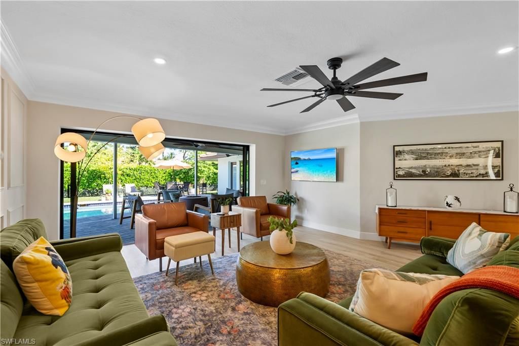 Photo of 517 Parkwood LN, NAPLES, FL 34103 (MLS # 225078169)