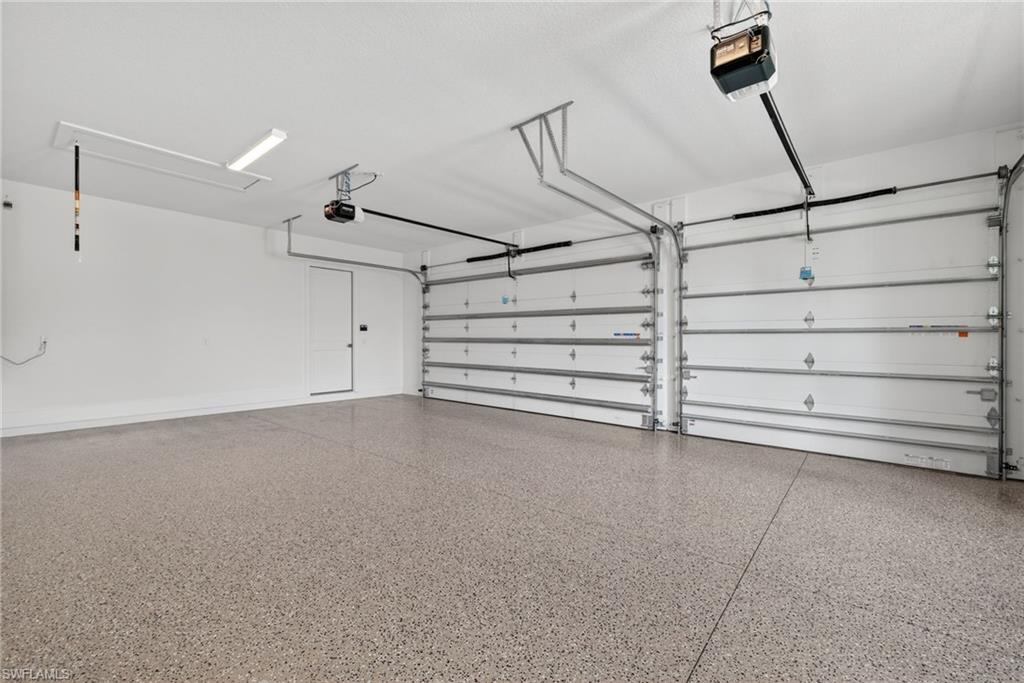 CAYMAS - Residential Lease