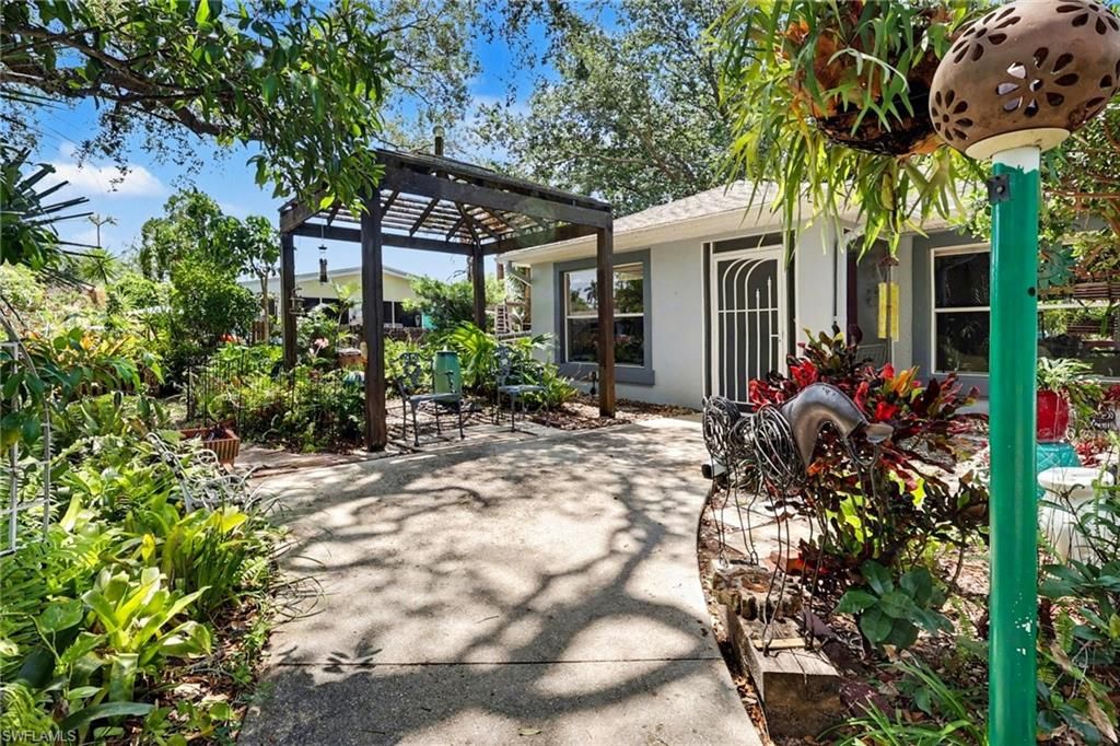Photo of 3918 Luverne ST, FORT MYERS, FL 33901 (MLS # 226017056)