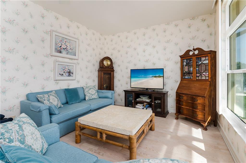 MARCO BEACH - Residential