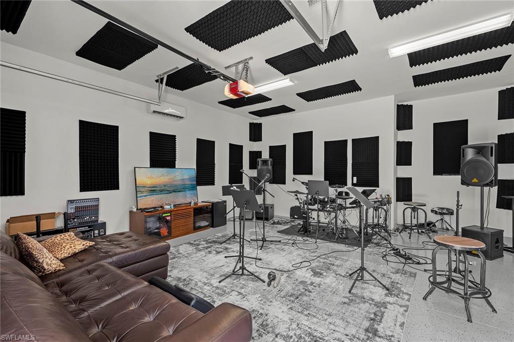 QUAIL WEST - Residential