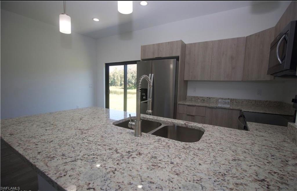 PORT LABELLE - Residential Lease