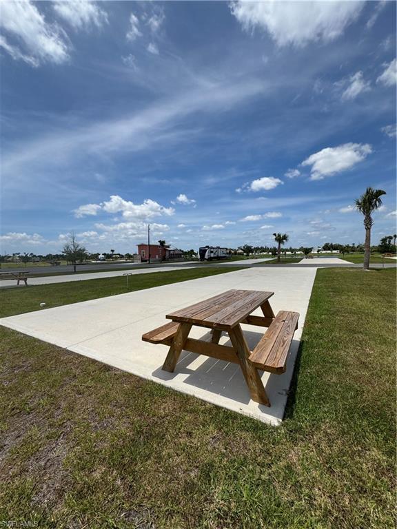 PALM BREEZE - Land