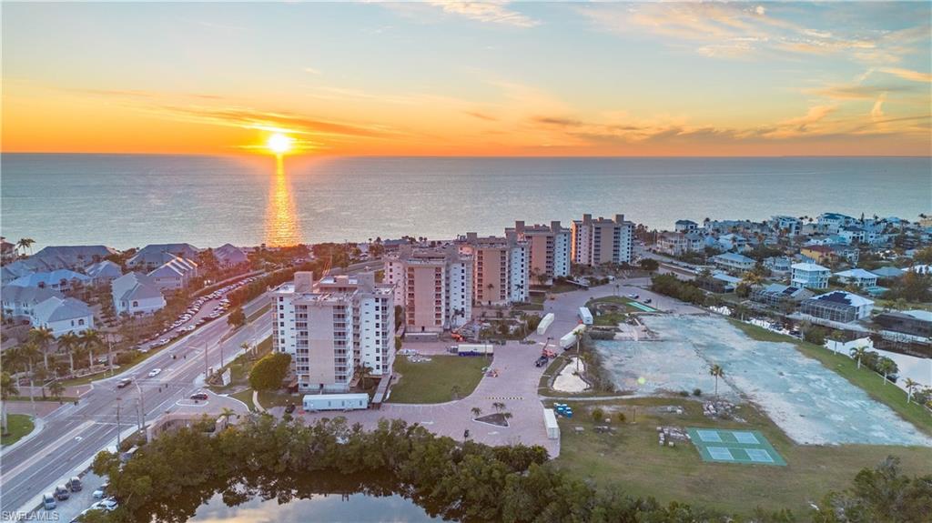 BEACH AND TENNIS CLUB - Residential