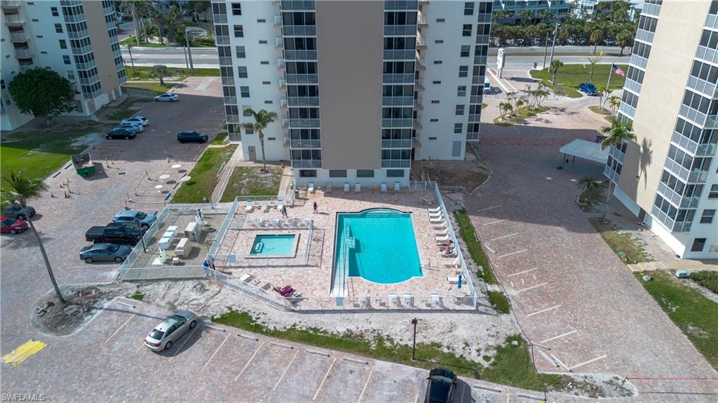 BEACH AND TENNIS CLUB - Residential