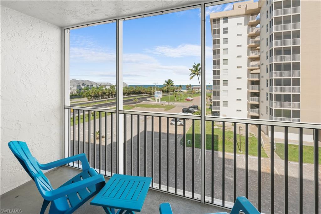 BEACH AND TENNIS CLUB - Residential