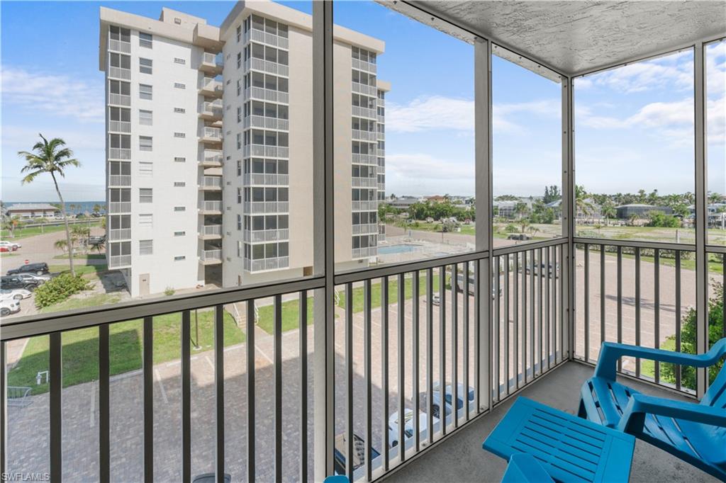 BEACH AND TENNIS CLUB - Residential