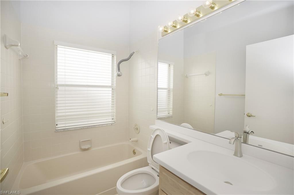 EMERALD LAKES - Residential