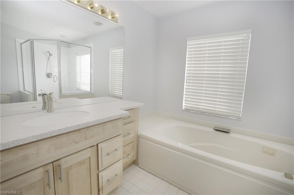 EMERALD LAKES - Residential