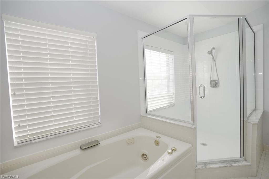 EMERALD LAKES - Residential