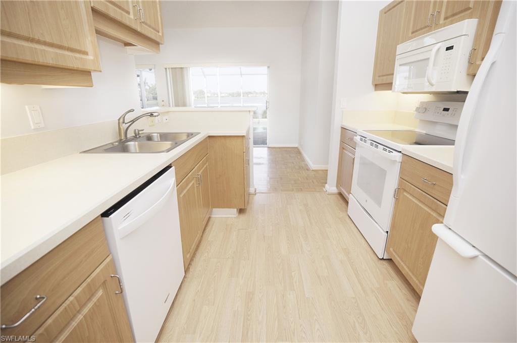 EMERALD LAKES - Residential