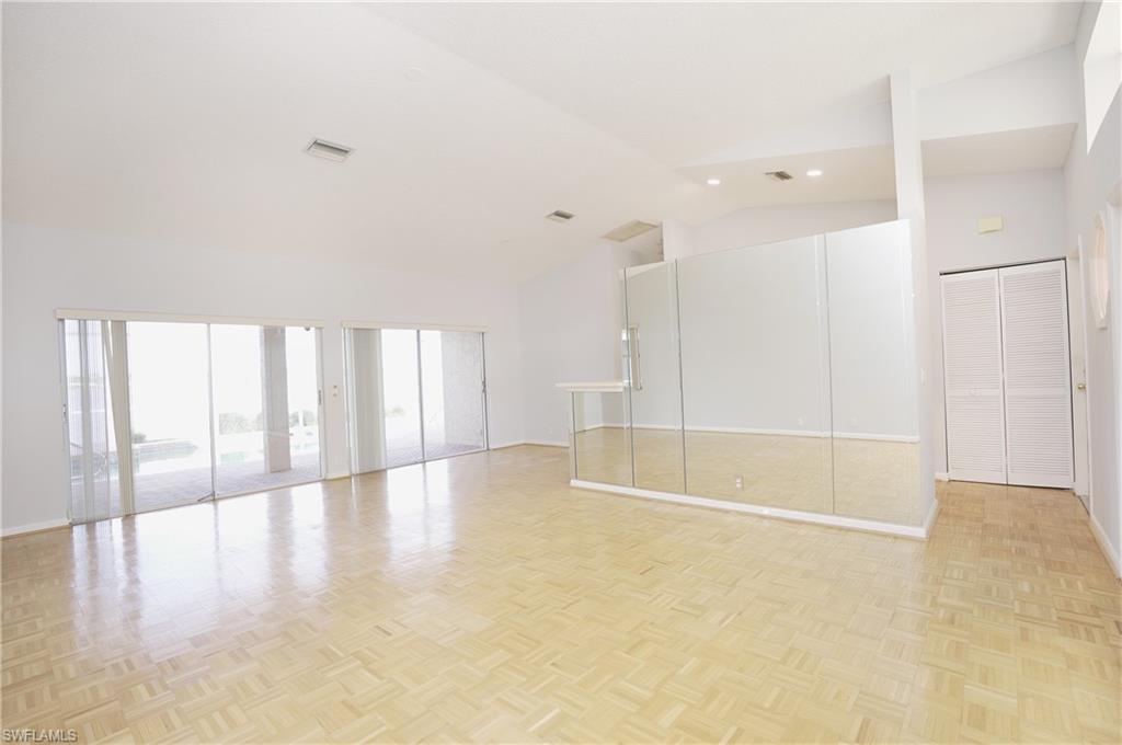 EMERALD LAKES - Residential