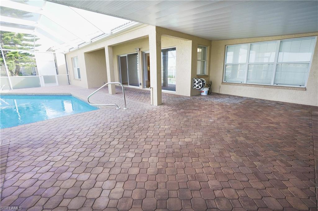 EMERALD LAKES - Residential