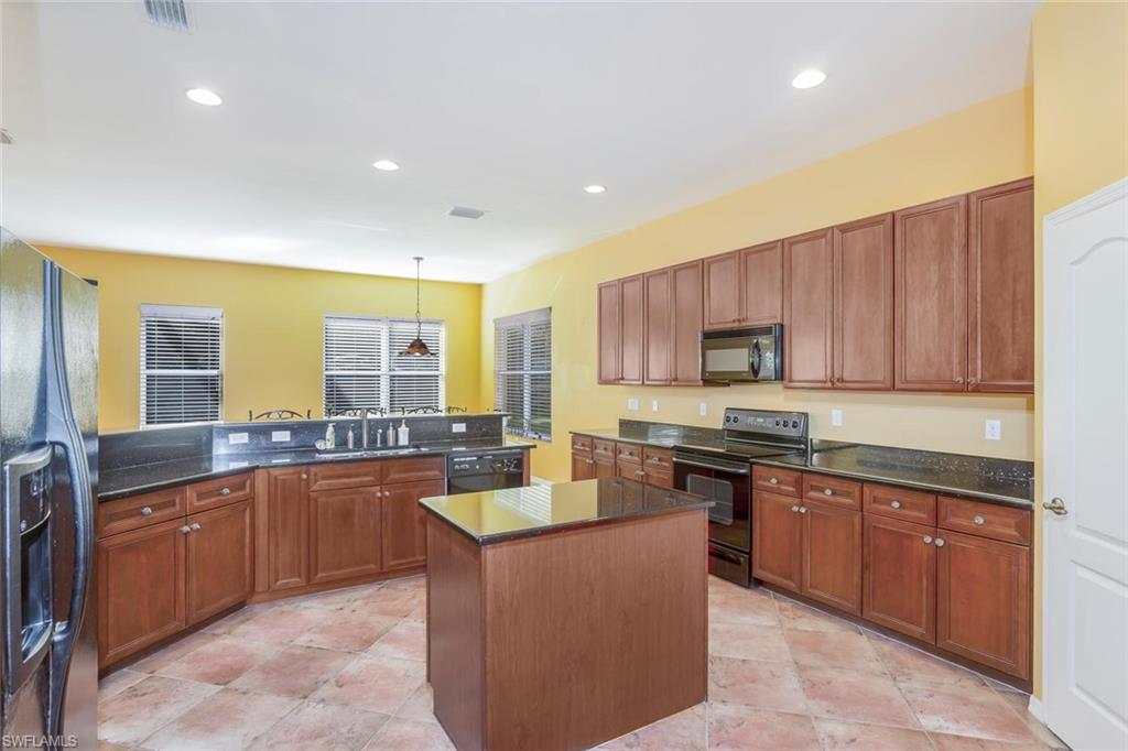 COLONIAL POINTE - Residential