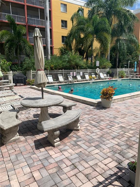 TOWERS CONDO - Residential