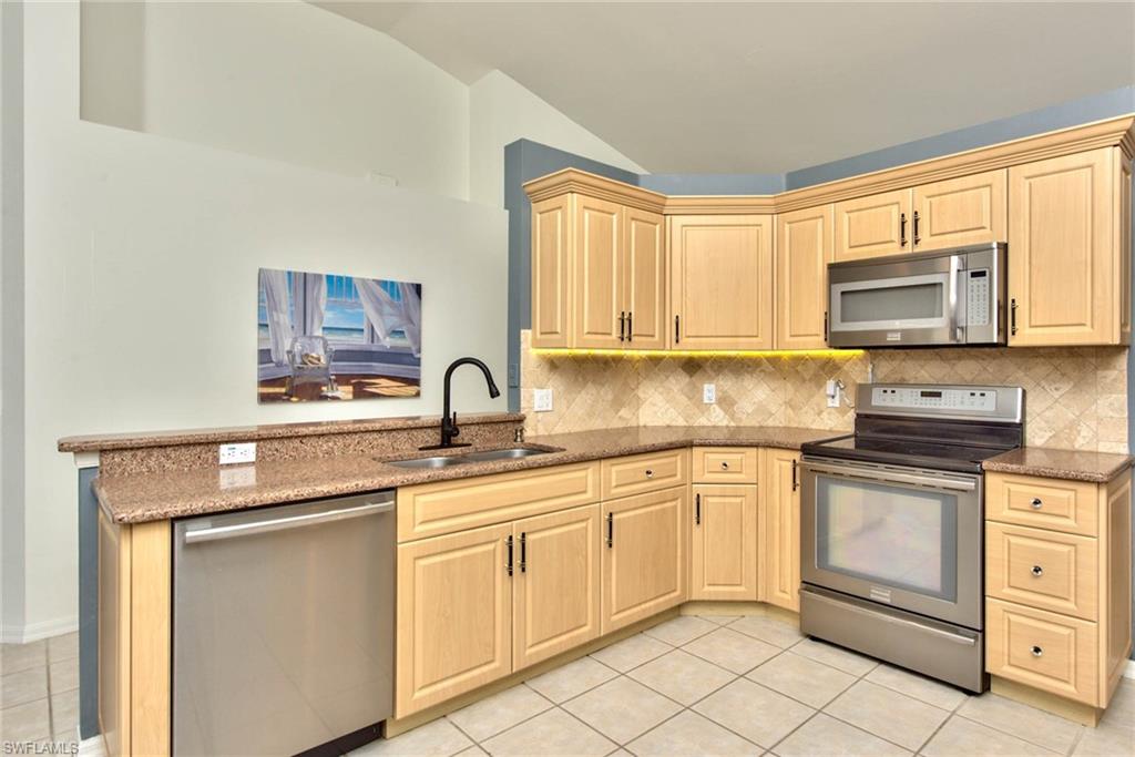 FOUNTAIN LAKES - Residential Lease