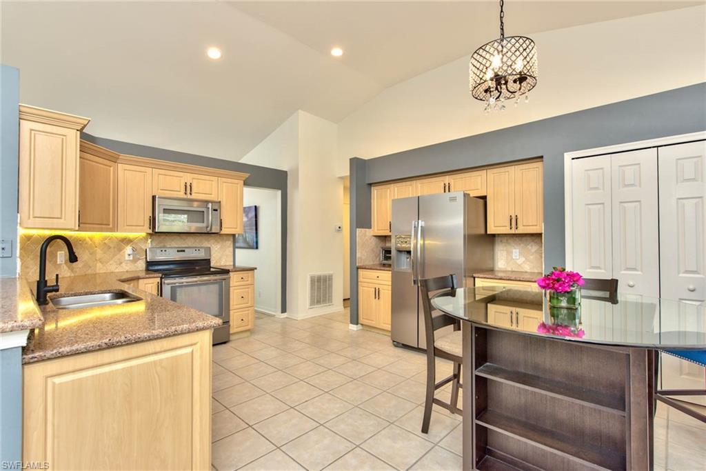 FOUNTAIN LAKES - Residential Lease