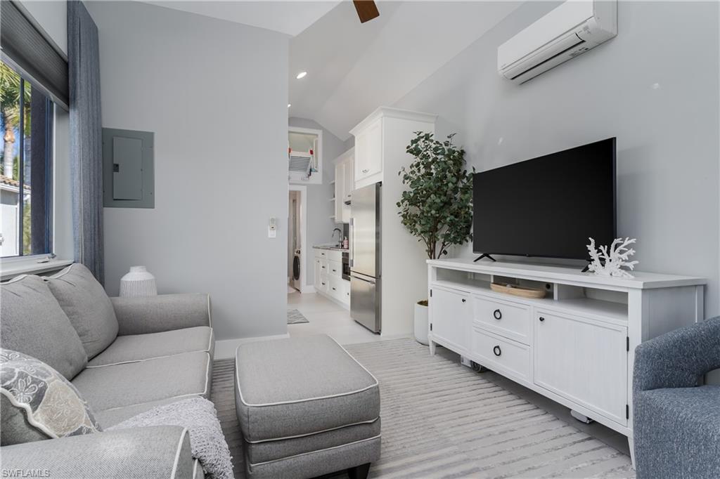 NAPLES MOTORCOACH RESORT - Land