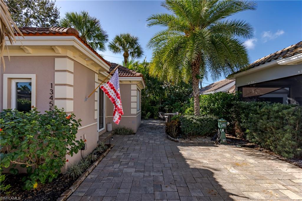 NAPLES MOTORCOACH RESORT - Land