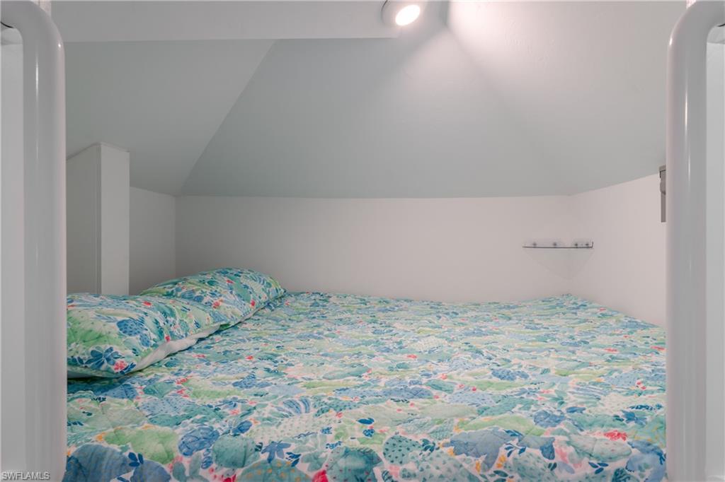 NAPLES MOTORCOACH RESORT - Land