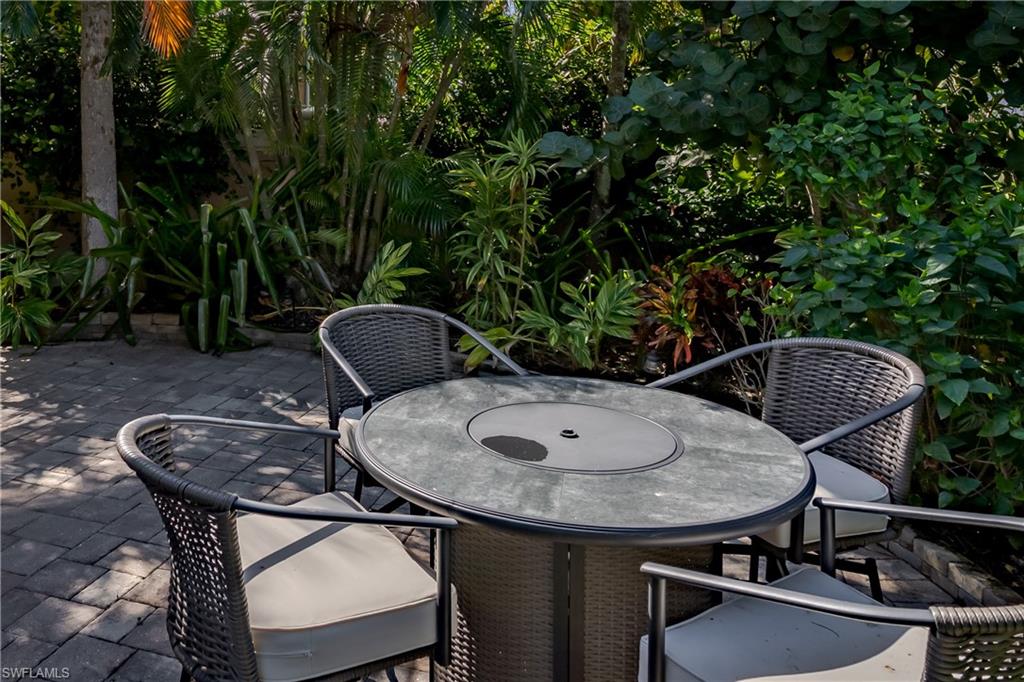 NAPLES MOTORCOACH RESORT - Land