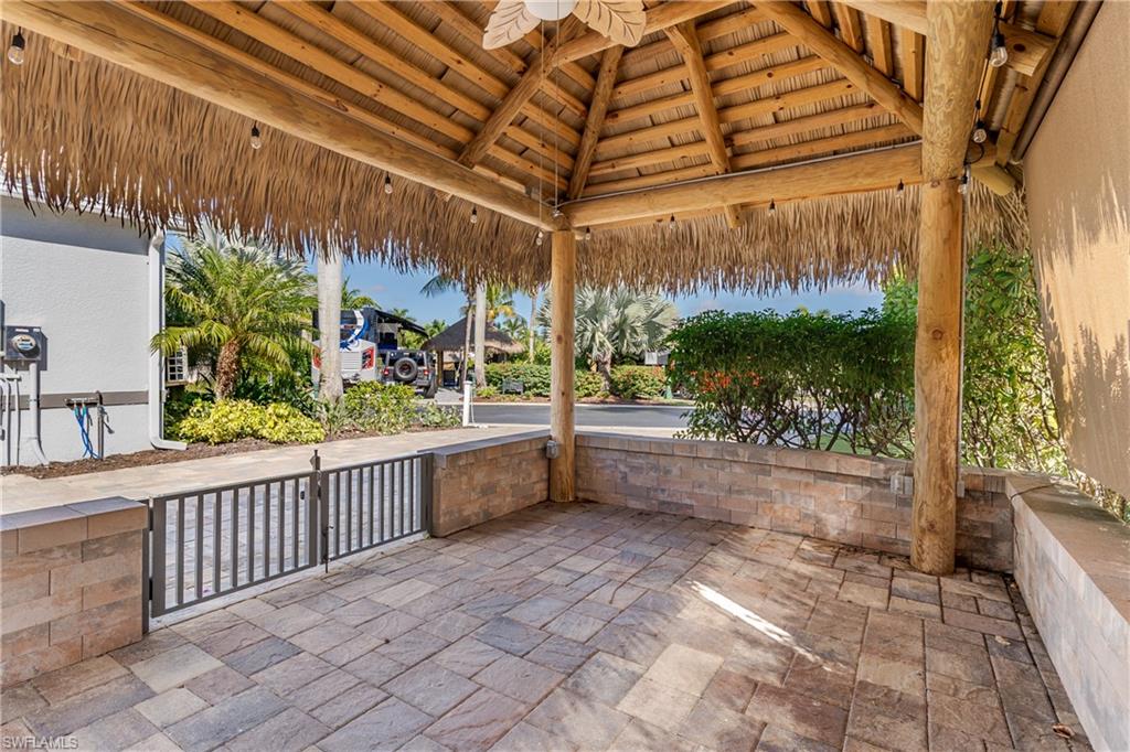 NAPLES MOTORCOACH RESORT - Land