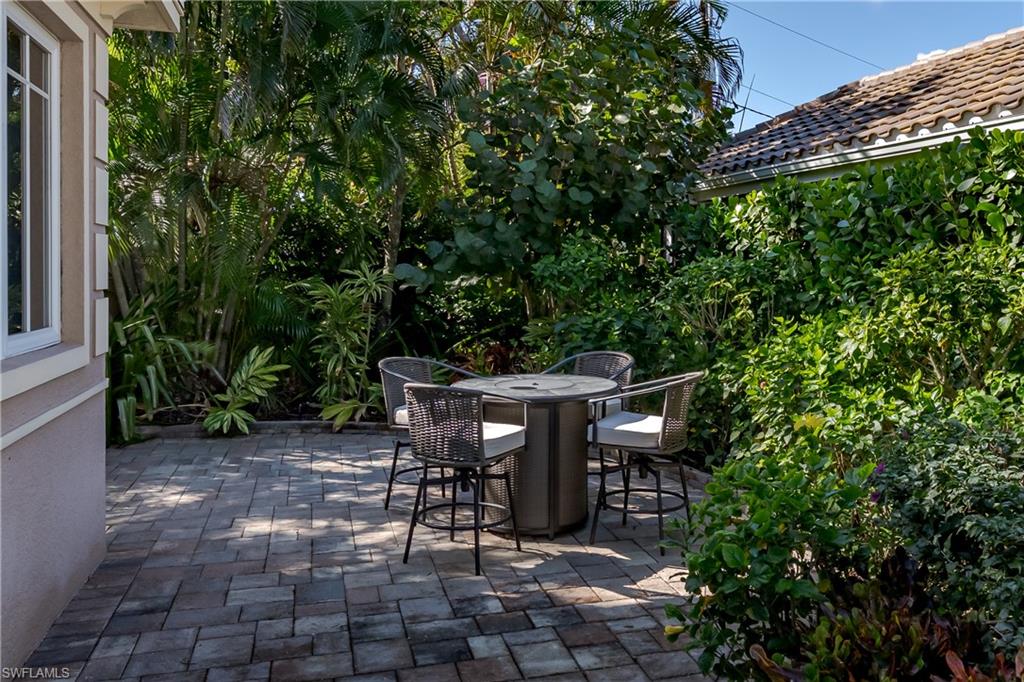 NAPLES MOTORCOACH RESORT - Land