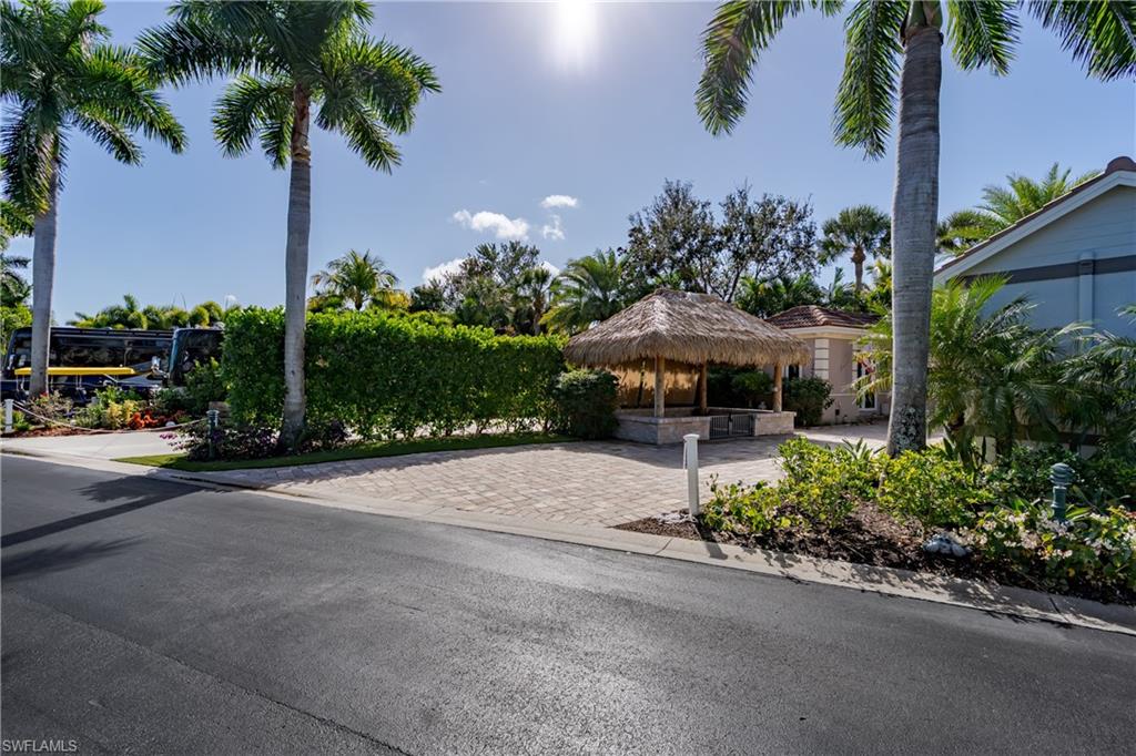 NAPLES MOTORCOACH RESORT - Land