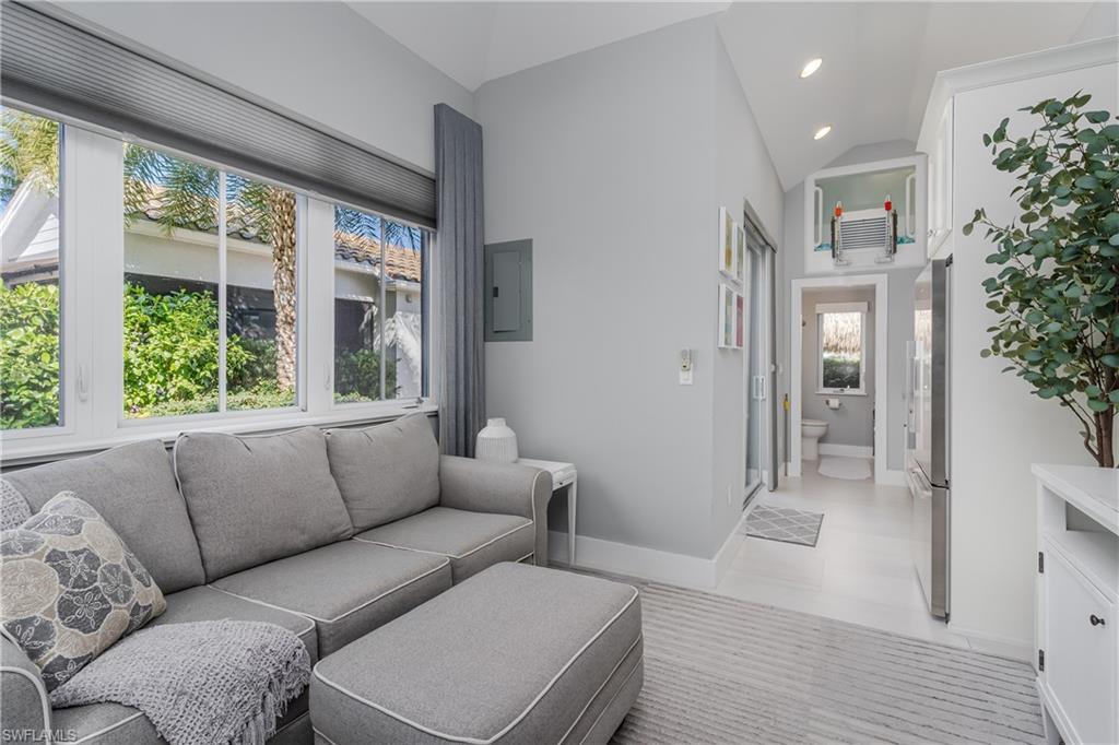 NAPLES MOTORCOACH RESORT - Land